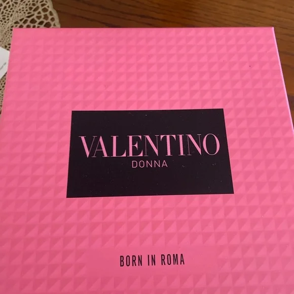 Valentino Pink Packaging Box - Picture 1 of 3